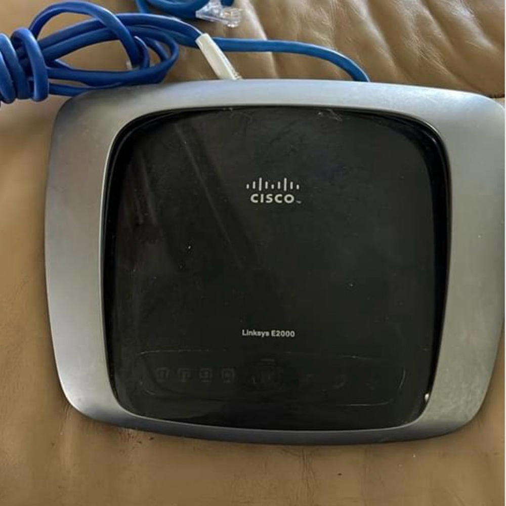 Cisco Linksys WiFi E2000 Router. Excellent Condition.  Works great